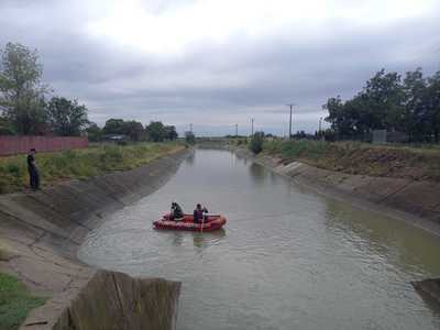 Buzău: Femeie căutată de pompieri într-un canal de irigaţii din comuna Merei