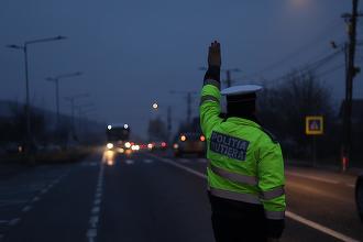 UPDATE - Un autobuz şi un microbuz s-au ciocnit, în Gorj/ Opt persoane, transportate la spital/ Traficul pe DN 67D, oprit în urma accidentului, reluat