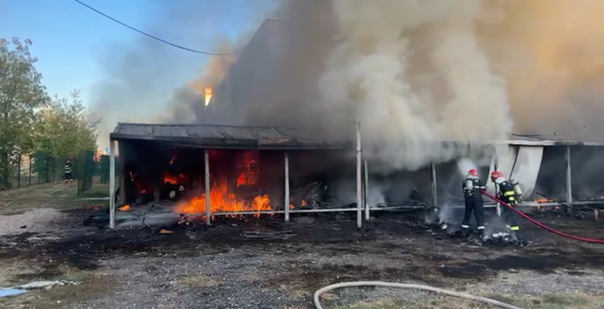 UPDATE - Bucureşti: Incendiu la mai multe containere în care locuiau ucraineni / Persoanele care le foloseau s-au evacuat / Un minor a primit îngrijiri medicale - VIDEO
