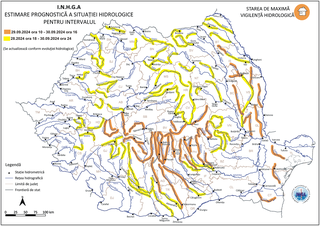 Hidrologii au actualizat avertizările - Risc crescut de inundaţii până luni / Turiştii, sfătuiţi să evite zonele aflate su avertizare