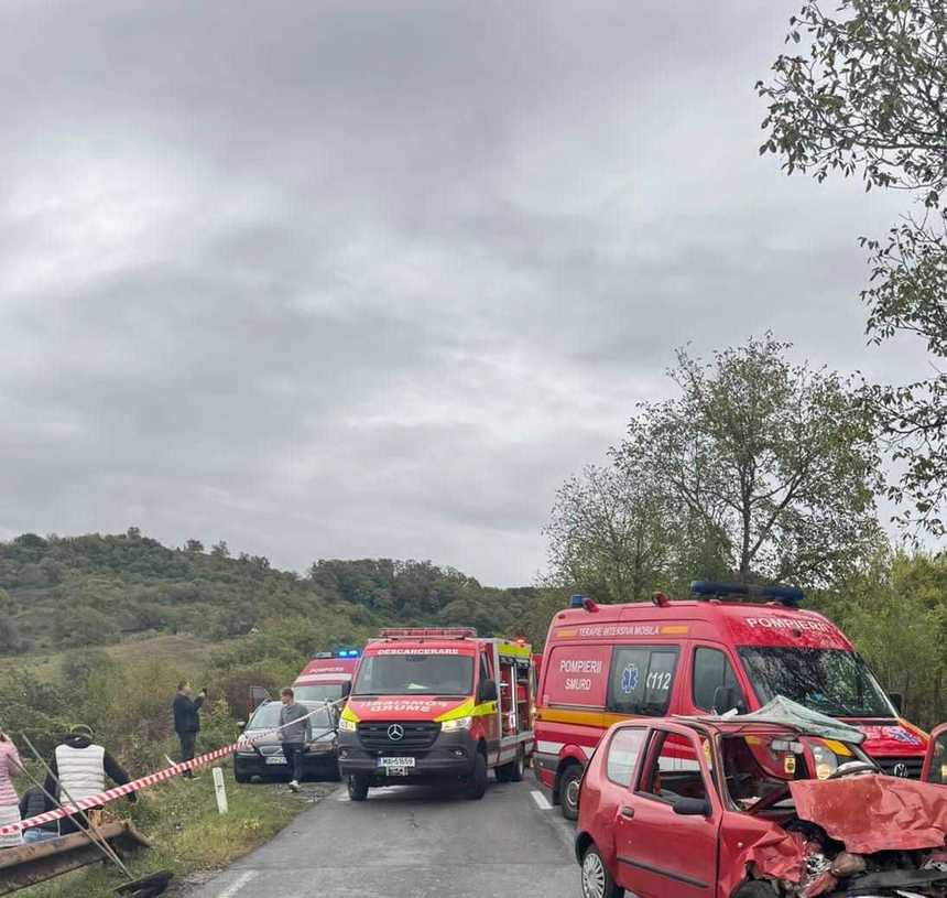Bistriţa-Năsăud: Cinci persoane, rănite într-un accident pe DN 17C/ Doi bărbaţi au fost descarceraţi/ Traficul, oprit pe ambele sensuri