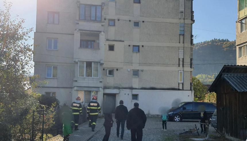 Suceava: Explozie neurmată de incendiu într-un apartament din comuna Vama/ O femeie a suferit un atac de panică