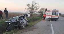 Grav accident rutier pe DN 2, în judeţul Bacău. O persoană a murit, alte două sunt rănite după ce un autoturism a ajuns într-un şanţ
