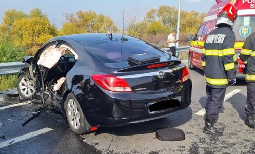 Gorj: Un microbuz şi un autoturism, implicate într-un accident pe centura municipiului Târgu Jiu. Doi pasageri din microbuz şi şoferul maşinii, răniţi