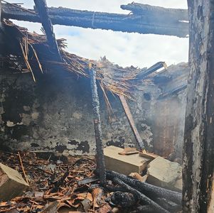 UPDATE Constanţa: Un bebeluş de o lună, găsit mort după ce locuinţa în care se afla a luat foc / Alţi patru copii mici au ieşit din casă înainte de venirea pompierilor / Cauza incendiului, jocul cu focul al micuţilor FOTO