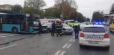 Trafic blocat parţial în Galaţi, după ce un autobuz s-a ciocnit cu un autoturism / O persoană a fost rănită