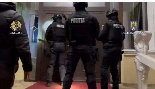 UPDATE - IGPR - 131 de percheziţii în Bucureşti şi în şase judeţe. Vizată, o grupare care vindea arme de foc fără marcaje de identificare unor clanuri sau unor persoane cunoscute cu un comportament violent / 60 de persoane vor fi duse la audieri