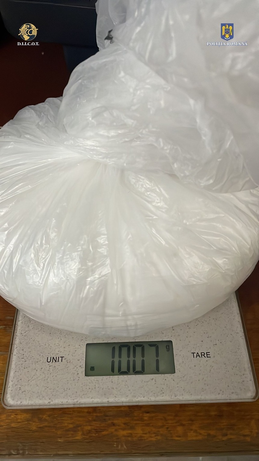 Mehedinţi: Aproape un kilogram de ketamină, descoperit în urma unui flagrant / Un bărbat încerca să vândă drogurile