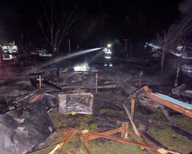 Incendiul izbucnit la o unitate turistică din judeţul Tulcea, stins după cinci ore. Nu au fost persoane surprinse de flăcări - FOTO