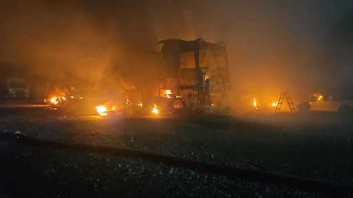 UPDATE - Constanţa: Mai multe cisterne fără încărcătură, cuprinse de incendiu într-o parcare din 2 Mai/ A fost emis mesaj RO-Alert/ Forţele de intervenţie, suplimentate din alte judeţe/ Incendiul, lichidat - FOTO, VIDEO