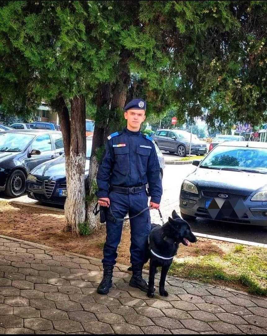 Hunedoara: O femeie şi fiicele ei de 3 ani, respectiv 10 luni, salvate de un jandarm aflat în timpul liber, după ce le-a luat foc casa