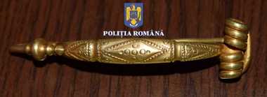 Hunedoara: O broşă care ar putea face parte din patrimoniul naţional cultural, pusă la vânzare pe o reţea de socializare/ Poliţiştii au recuperat obiectul şi urmează să îl expertizeze la Muzeul Naţional de Istorie a României - FOTO