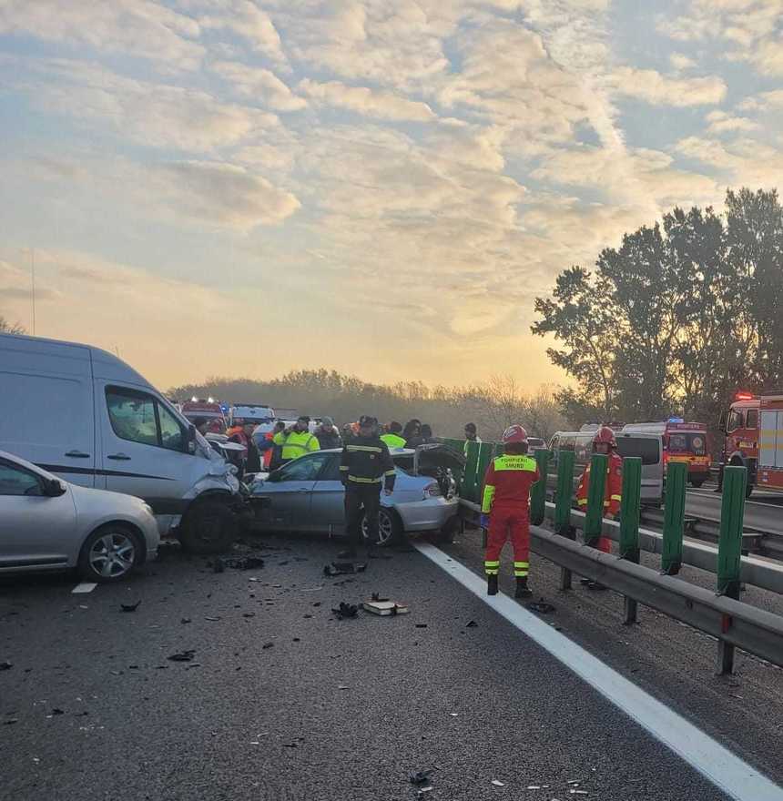 UPDATE - Prahova - Accident rutier pe autostrada A3. Din informaţiile preliminare, sunt implicate 12 autoturisme. Plan roşu de intervenţie activat / Două persoane au fost rănite - FOTO