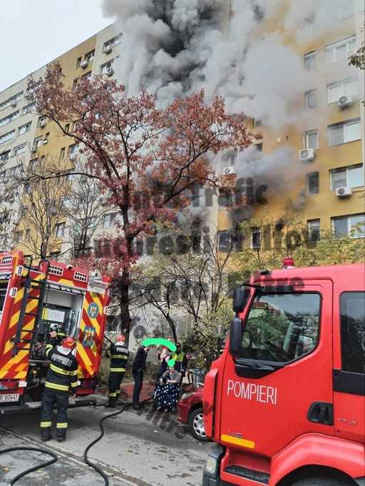 UPDATE - Bucureşti - Incendiu într-un bloc din sectorul 3 / Două femei în vârstă, salvate de pompieri - FOTO. VIDEO
