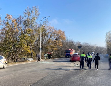 Şase persoane, între care un copil mic, au fost rănite într-un accident rutier produs la ieşire din oraşul Buzău - FOTO