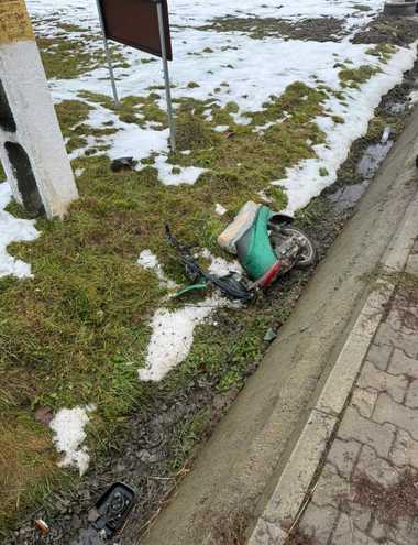 Suceava: Un bărbat a murit şi altul a fost rănit, după ce o maşină şi un motoscuter s-au ciocnit