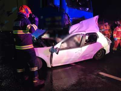 UPDATE - Trafic blocat pe DN 1 C, în judeţul Cluj, în urma unui acicdent rutier / Doi tineri de 20 de ani au murit 