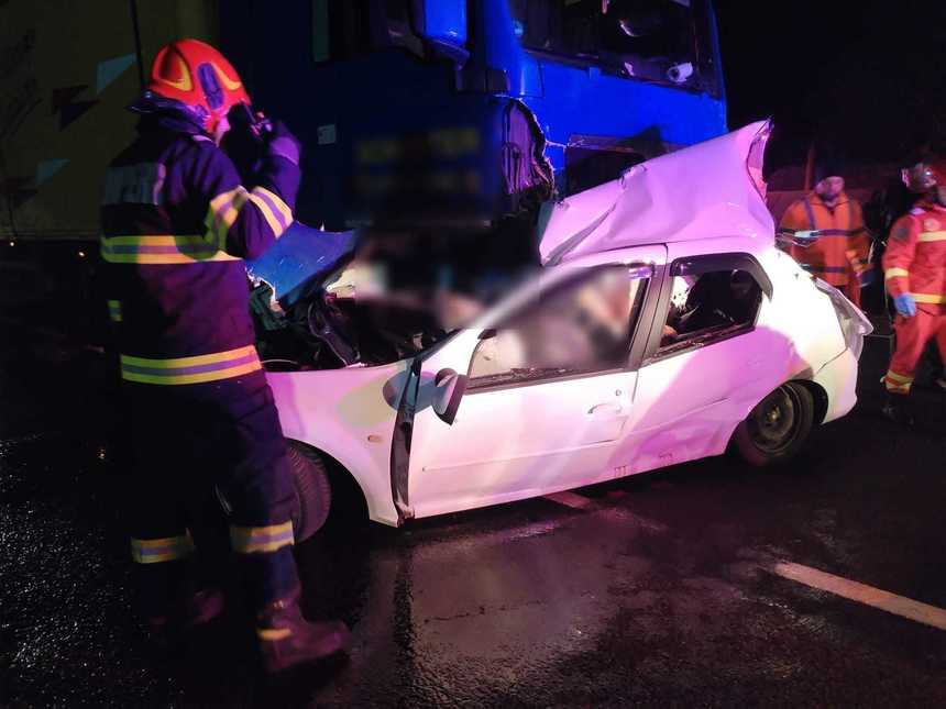 UPDATE - Trafic blocat pe DN 1 C, în judeţul Cluj, în urma unui acicdent rutier / Doi tineri de 20 de ani au murit 