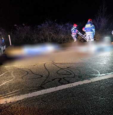 UPDATE - Vaslui: Doi morţi şi un rănit, după ce două autoturisme s-au ciocnit, pe DN 24/ Două victime erau încarcerate/ Traficul este oprit