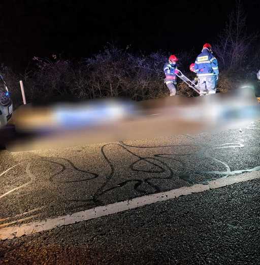 UPDATE - Vaslui: Doi morţi şi un rănit, după ce două autoturisme s-au ciocnit, pe DN 24/ Două victime erau încarcerate/ Traficul este oprit
