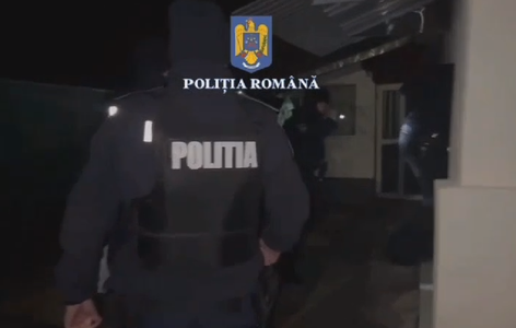 Opt adolescenţi şi tineri din Prahova s-ar fi strâns pentru a întreţine raporturi sexuale / Au agresat un bărbat de 24 de ani / Percheziţii ale poliţiştilor

