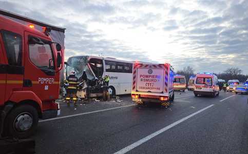 Plan Roşu de Intervenţie în Ialomiţa, în urma unui acicdent între un autocar şi un autotren / 7 victime, la spital

