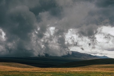 ANM - Intensificări ale vântului joi în cea mai mare parte a Moldovei, nordul Dobrogei şi sud-vestul Olteniei / Cod galben de vânt în în zona montană înaltă a mai multor judeţe  - HARTA