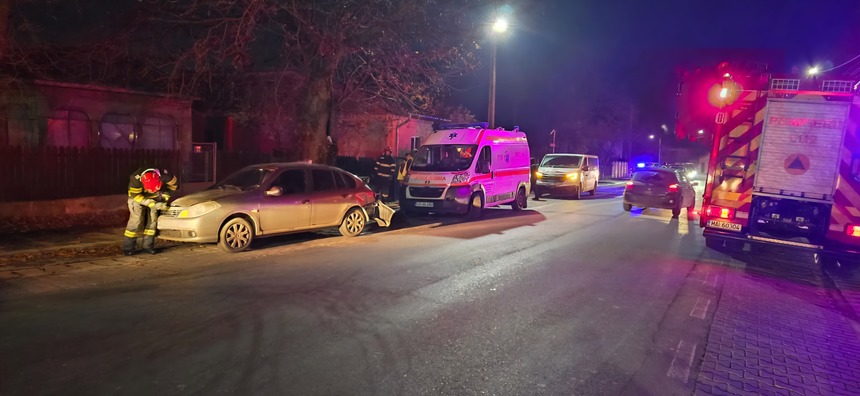 Un microbuz cu 9 persoane şi o maşină, implicate în accident rutier în judeţul Giurgiu / Plan Roşu de Intervenţie / Două fetiţe, transportate la un spital din Capitală