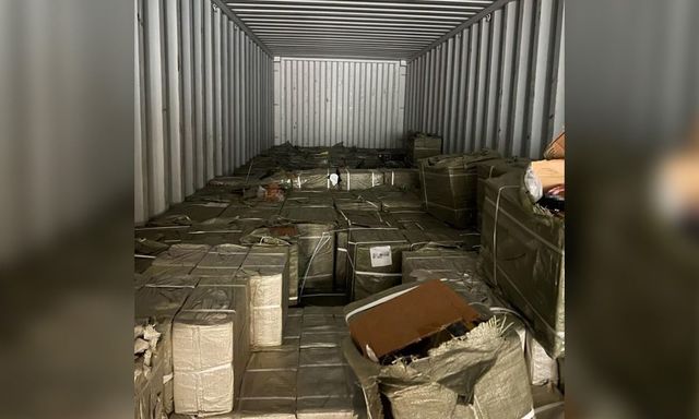 Bunuri susceptibile a fi contrafăcute în valoare de peste 3,5 milioane lei, descoperite într-un container în Portul Constanţa / Mărfurile sosiseră din China şi erau destinate unei firme din Ucraina – FOTO
