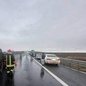 Şapte maşini implicate într-un accident rutier pe autostradă, în judeţul Timiş / Trafic îngreunat
