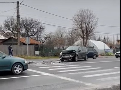 Accident pe DN 1 B Ploieşti – Buzău, în judeţul Prahova. O adolescentă şi un bărbat au fost răniţi
