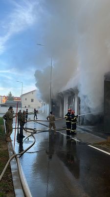 Incendiu la magazia unui liceu din Craiova - FOTO / VIDEO