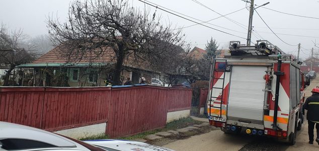 Mureş: Doi bătrâni, găsiţi inconştienţi într-o locuinţă / Există suspiciunea că s-au intoxicat cu monoxid de carbon