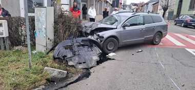 Cluj: Accident cu victime, pe o stradă din Dej. Trei persoane, între care un copil de 13 ani, vor fi duse la spital