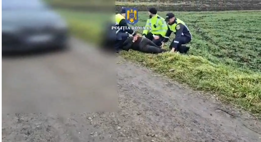 Bărbat suspectat de furtul unei maşini dintr-o parcare din Tecuci, oprit de poliţişti cu Sistemul Spike/ Şoferul de 31 de ani a fost dus la Poliţie şi este cercetat pentru furt VIDEO