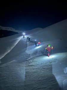 Cinci turişti, salvaţi de pe munte în Prahova / I-a primis noaptea pe un traseu din Munţii Baiului