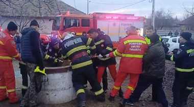 Dolj: Femeie dată dispărută, găsită moartă într-o fântână abandonată 