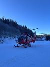 UPDATE - Braşov: Bărbat rănit grav după ce a pierdut controlul schiurilor, pe o pârtie din Predeal, fiind proiectat 10-12 metri în pădure, unde s-a lovit de un copac/ El a fost intubat şi transportat cu elicopterul SMURD la spital - FOTO