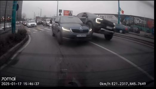 Doi şoferi din Timişoara, amendaţi şi lăsaţi fără permis de conducere, după o şicanare în trafic/ Poliţia s-a autosesizat - VIDEO