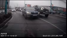 Doi şoferi din Timişoara, amendaţi şi lăsaţi fără permis de conducere, după o şicanare în trafic/ Poliţia s-a autosesizat - VIDEO