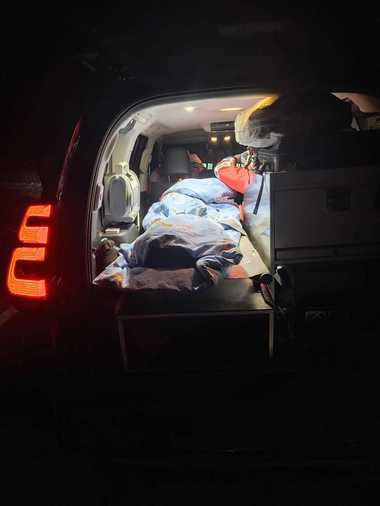 Maramureş: Femeie în stare gravă, coborâtă dintr-o zonă greu accesibilă de către salvamontişti
