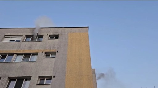 UPDATE - Incendiu într-o garsonieră din Slatina / 12 persoane au fost evacuate din bloc / Proprietara locuinţei a suferit un atac de panică
