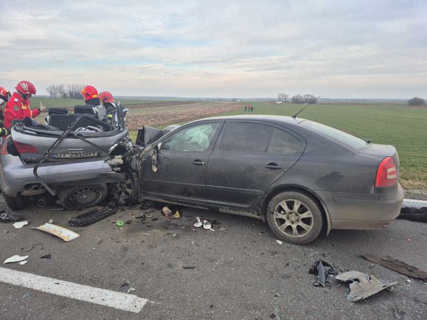 UPDATE - Dolj: Trei morţi şi trei răniţi, într-un accident rutier produs pe DN 6/ Traficul în zonă, blocat - FOTO, VIDEO