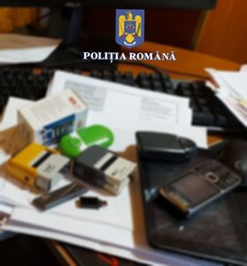 Constanţa: 13 percheziţii într-un dosar de înşelăciune şi fals în înscrisuri/ Patru bărbaţi, reţinuţi după ce au folosit ca paravan o firmă de transport mărfuri şi au indus în eroare cinci agenţi economici/ Prejudiciul este de aproape un milion de lei
