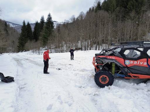 Intervenţie a Salvamont Maramureş aproape de graniţa cu Ucraina, unde a fost semnalată prezenţa unei persoane decedate