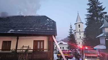 UPDATE - Incendiu în completul mănăstiresc Nechit, din judeţul Neamţ
