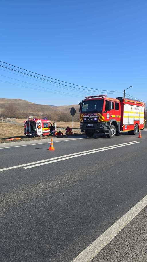 Copil de 10 ani, inconştient după ce a fost lovit de o maşină în judeţul Cluj