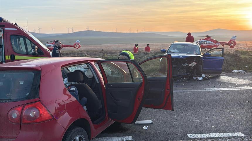 Trei persoane, rănite după ce două autoturisme s-au ciocnit pe DN 22 Tulcea-Constanţa