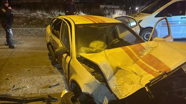 Tulcea: Patru tineri au fost răniţi într-un accident rutier petrecut pe o stradă din municipiu/ Două victime sunt minore/ A intervenit şi o autospecială de stingere VIDEO