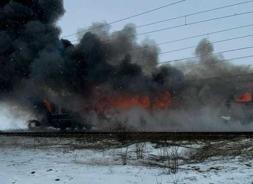 UPDATE - Olt: Autorităţile au activat Planul Roşu de Intervenţie după ce a izbucnit un incendiu la vagonul unui tren cu 70 de călători. Un tânăr acuză dureri de cap şi ameţeli / Vagonul a fost izolat / Precizările CFR Călători - FOTO, VIDEO

